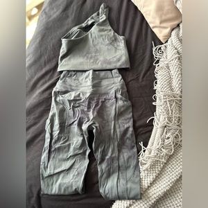 Alphalete workout set, size small, in great condition